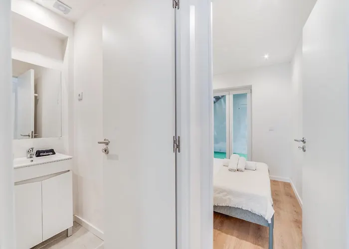 Campolide Charm Ii شقة *