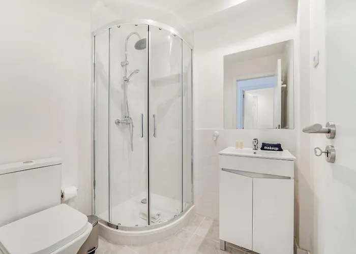 Campolide Charm Ii شقة *